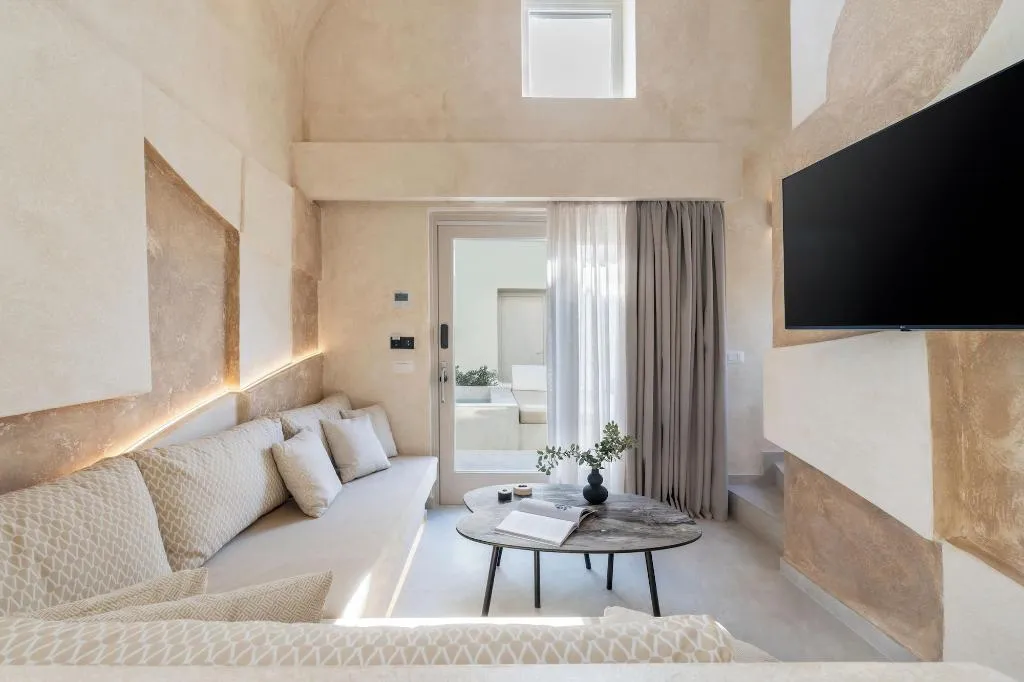 Room, Heyday Luxury Suites, Santorini