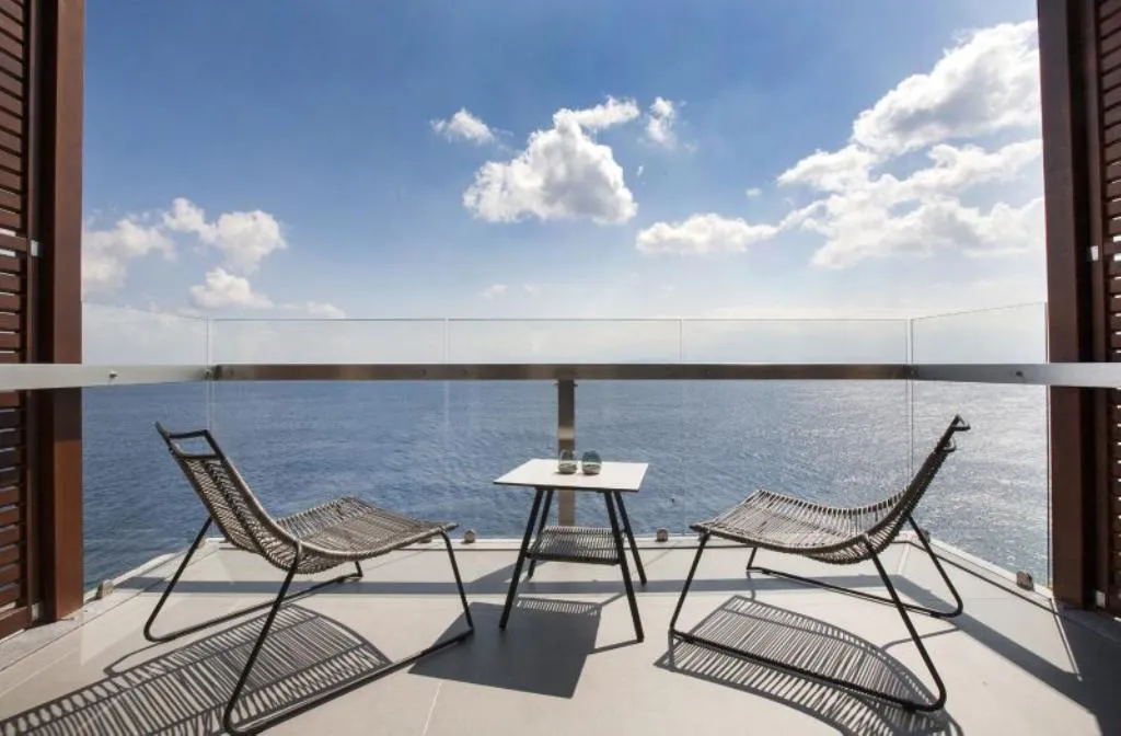 SUITE DELUXE SEA FRONT Room, Aquila Elounda Village Resort, suites & spa, Crete