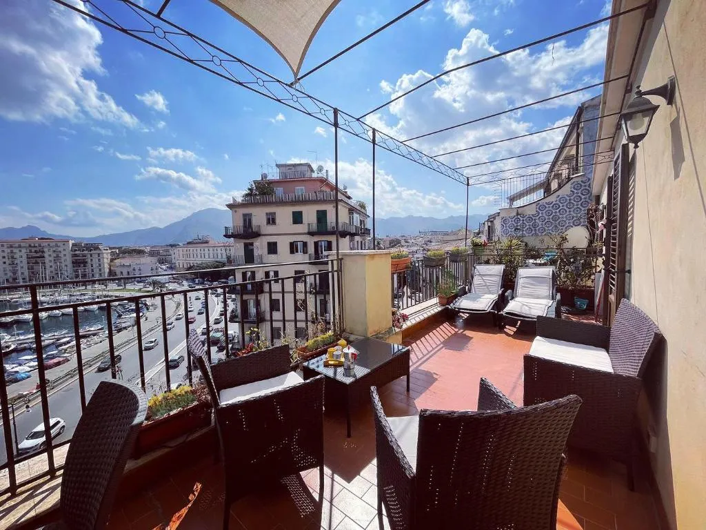 APARTMENT WITH TERRACE Room, Kasa Kala, Palermo