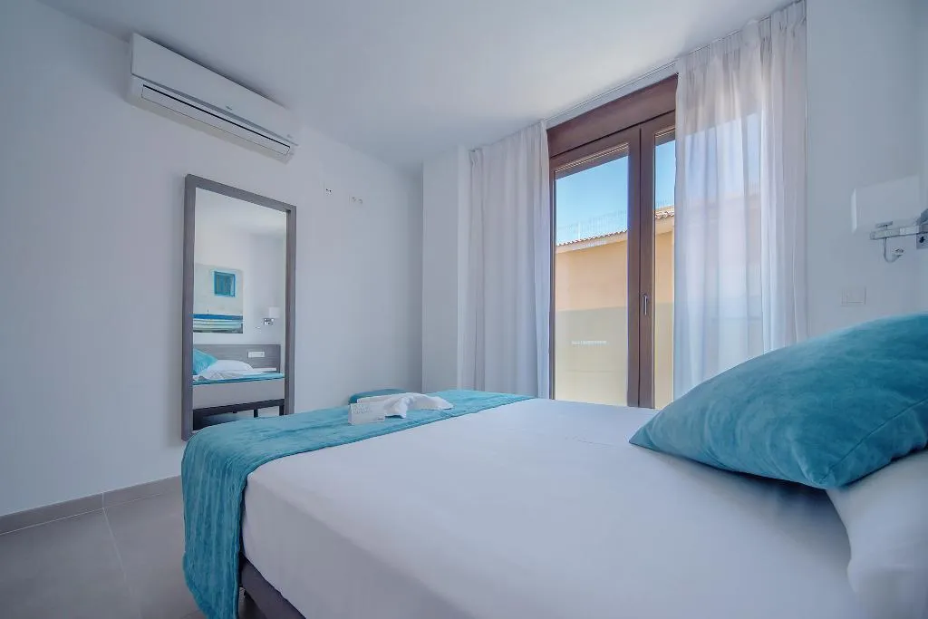 APARTMENT CAPACITY 6 THREE BEDROOM Room, Caprice Skyline Aparthotel, Menorca