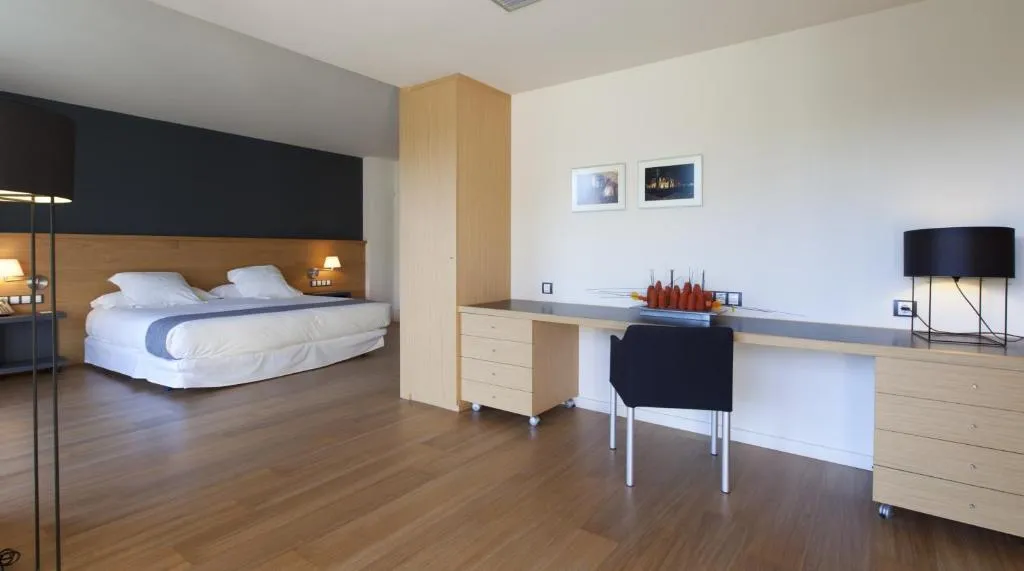 SUITE WITH TERRACE Room, Mon St Benet, Barcelona