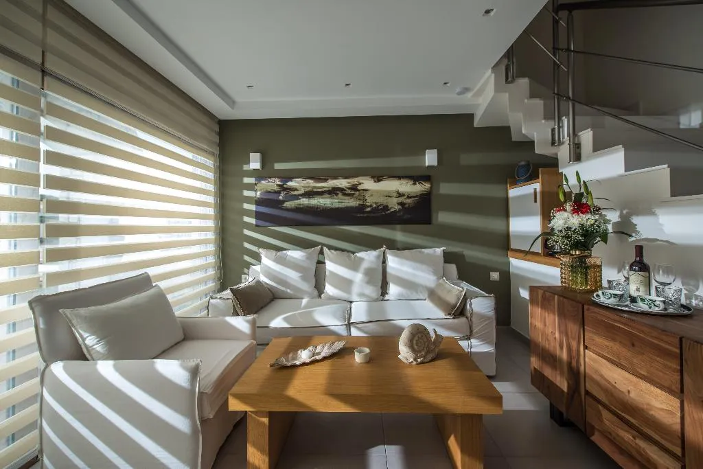 SUITE DELUXE WITH PRIVATE POOL Room, Diamond Village, Crete
