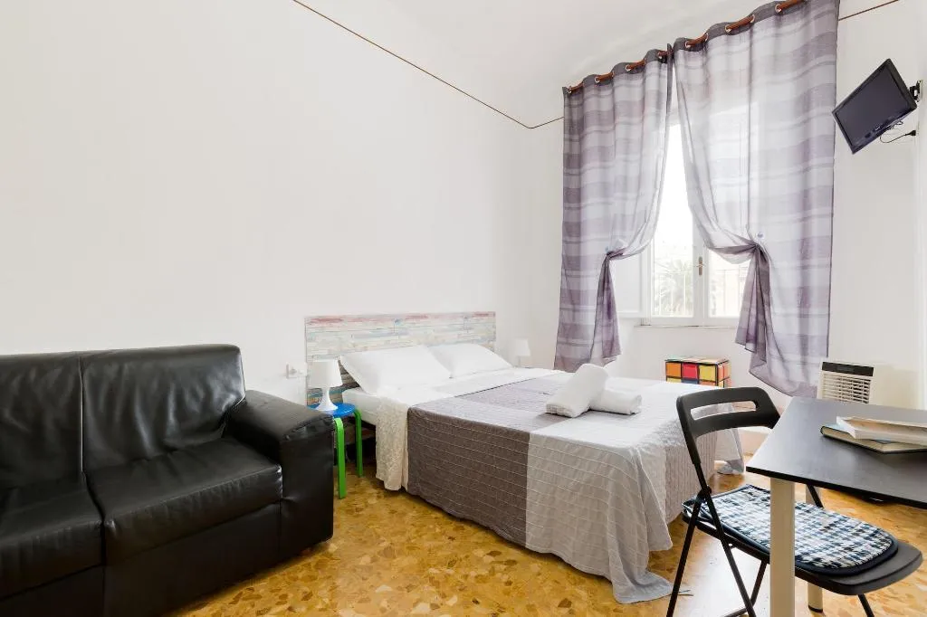 Room, Do Domus, Naples