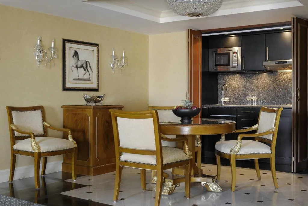Room, Cairo Marriott hotel & Omar Khayyam Casino, Cairo