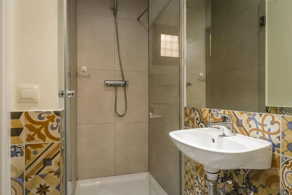 DOUBLE SINGLE USE WITH DOUBLE BED Room, YIT Puerta Bisagra, Madrid