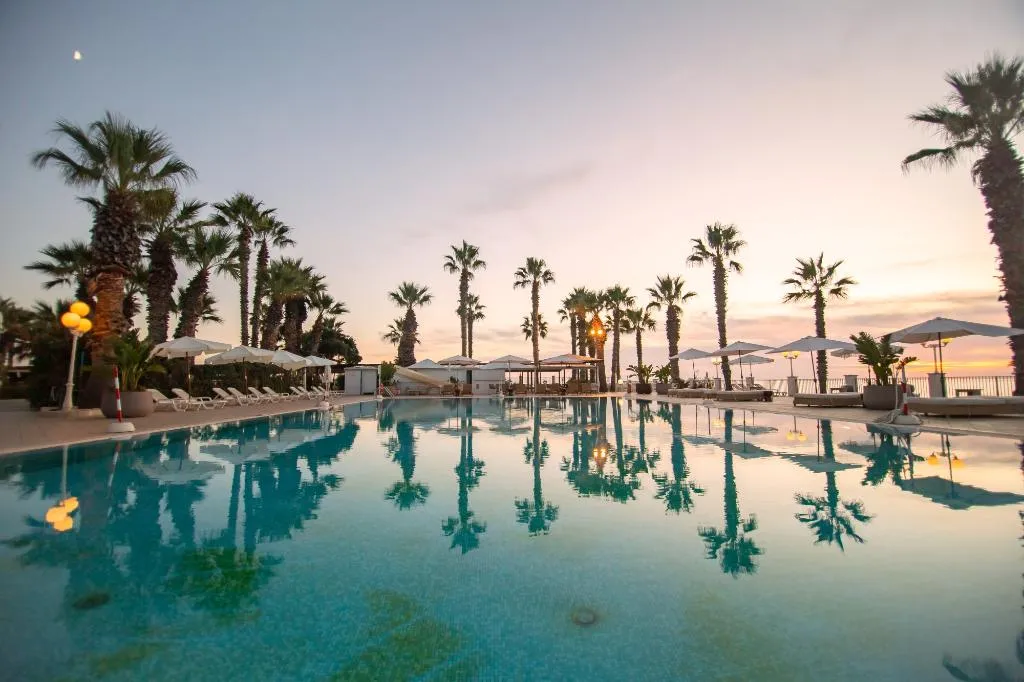 Pool, Dioscuri Bay Palace, Catania