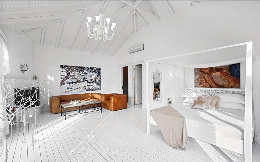 Room, Sabrina's Haus, Dalaman