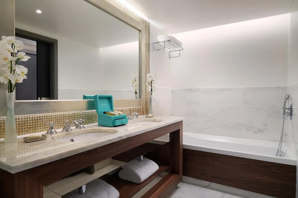 JUNIOR SUITE DELUXE Room, Corinthia Lisbon, Lisbon