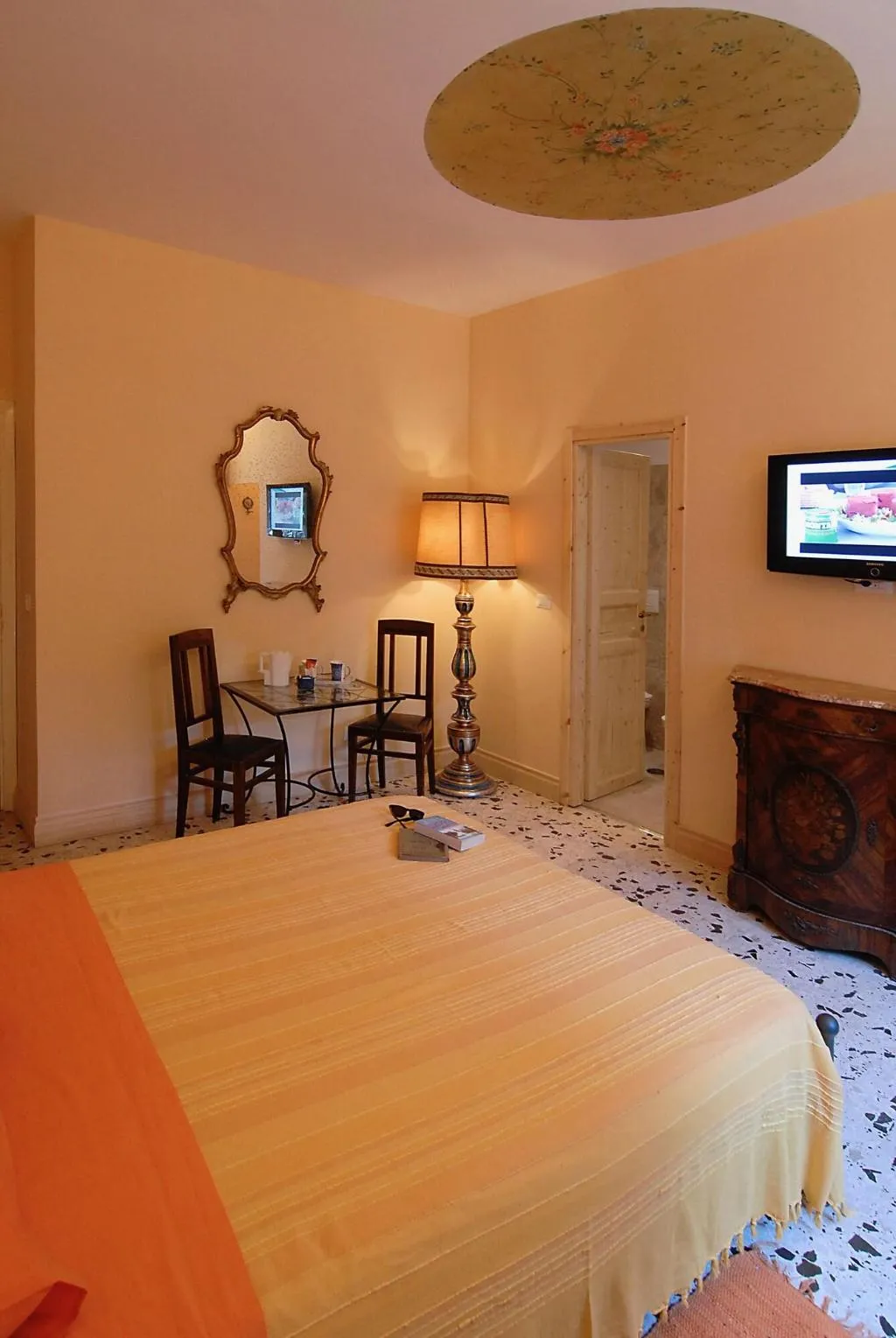 Room, Tiburtina Garden, Rome