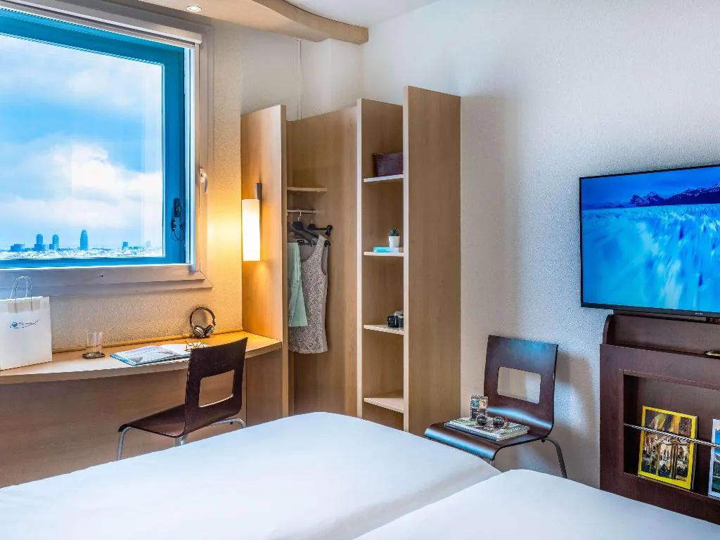 DOUBLE WITH DOUBLE BED Room, ibis Barcelona Meridiana, Barcelona