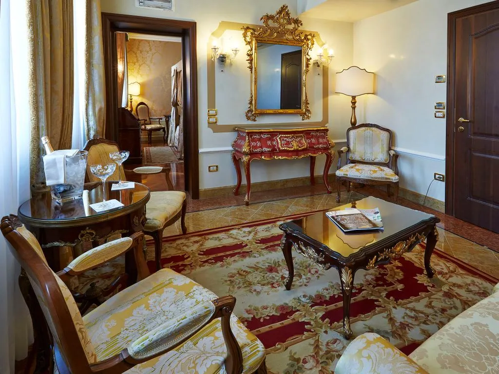 SUITE CANAL VIEW Room, Canal Grande, Venice