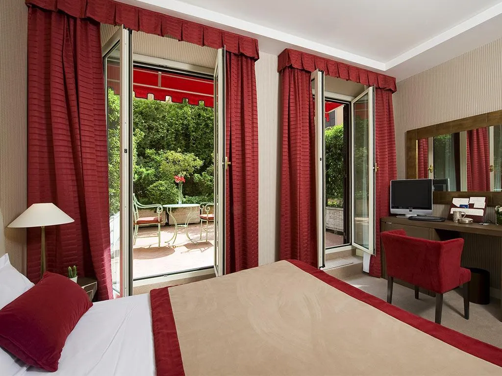 DOUBLE SUPERIOR Room, Dei Borgognoni, Rome