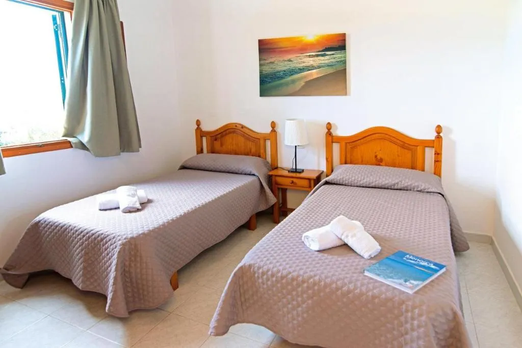 Room, Apartamentos Mar Blanca, Menorca