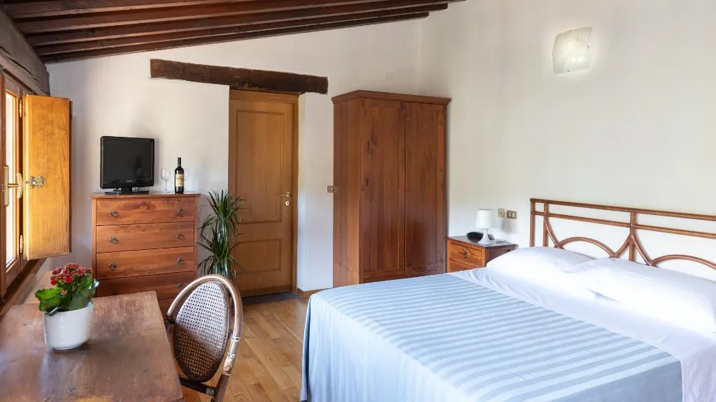 Room, Villa Bonelli, Florence