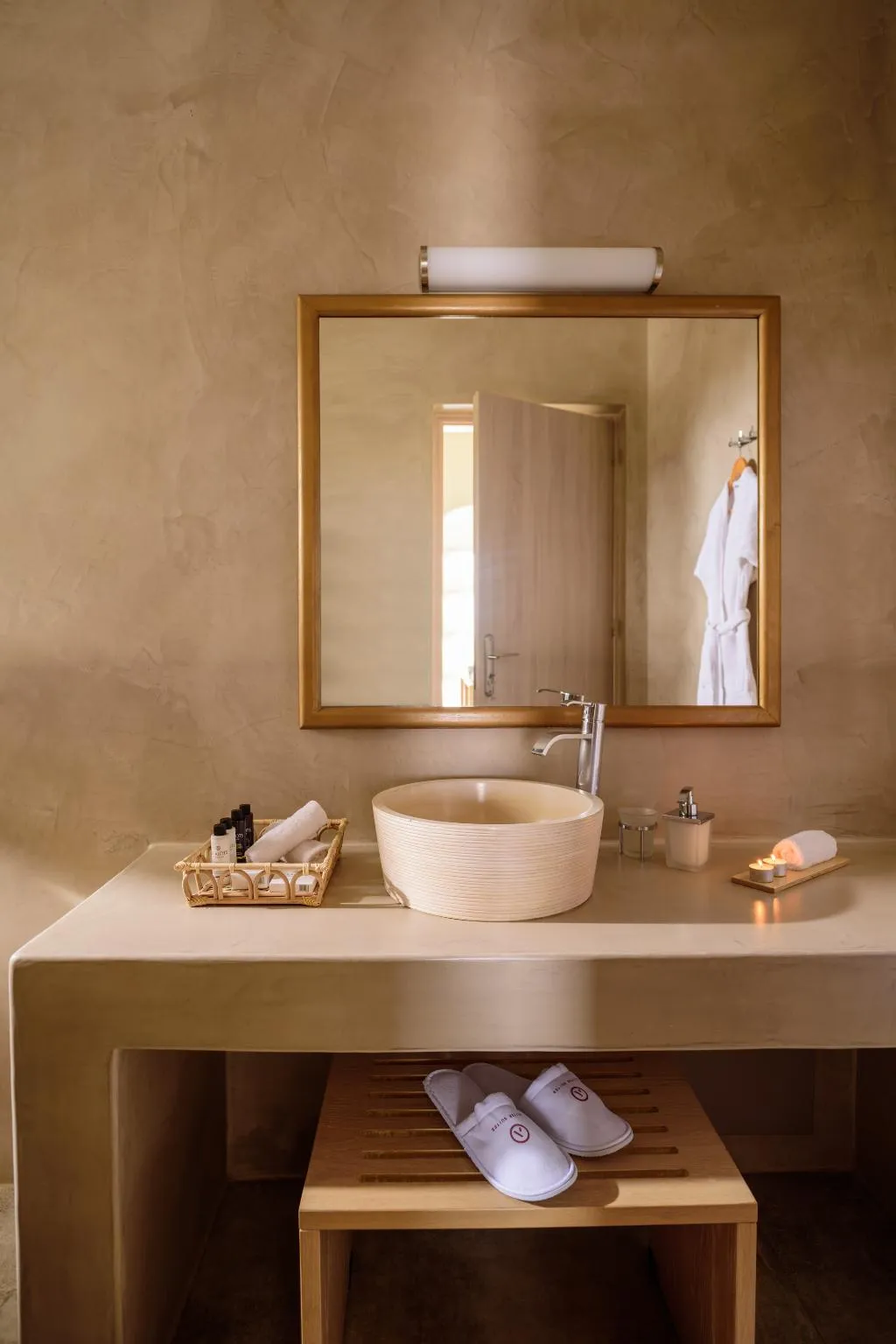 SUITE WITH JACUZZI Room, Aliter Suites, Santorini