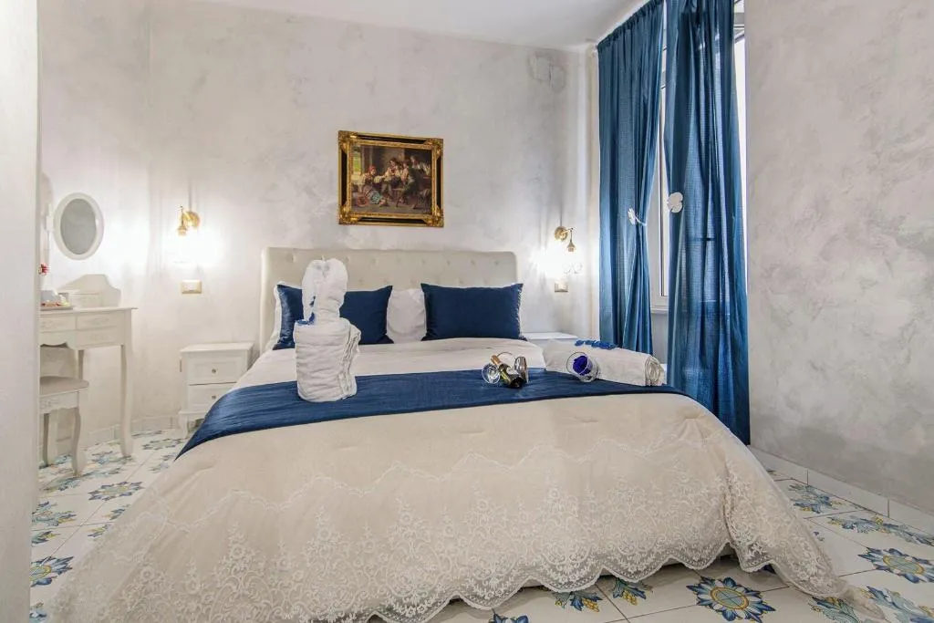 Room, Alma Adry, Naples