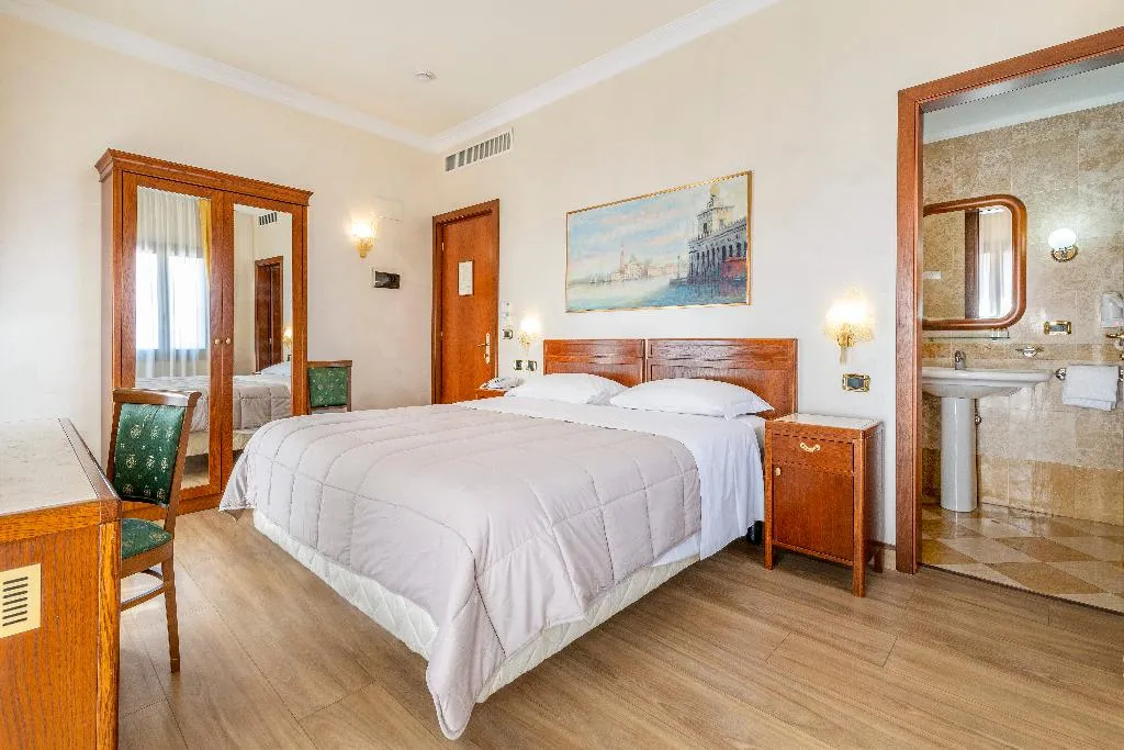 Double or Twin STANDARD Room, Hotel Panorama, Venice