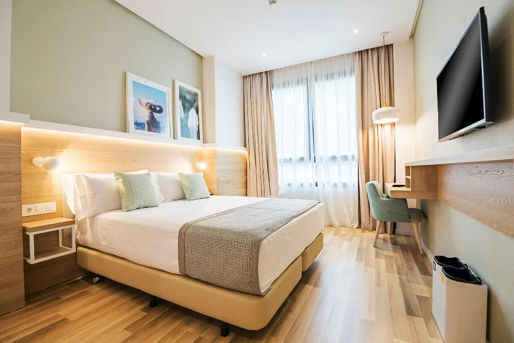 TWIN STANDARD Room, ZT The Golden Hotel Barcelona, Barcelona