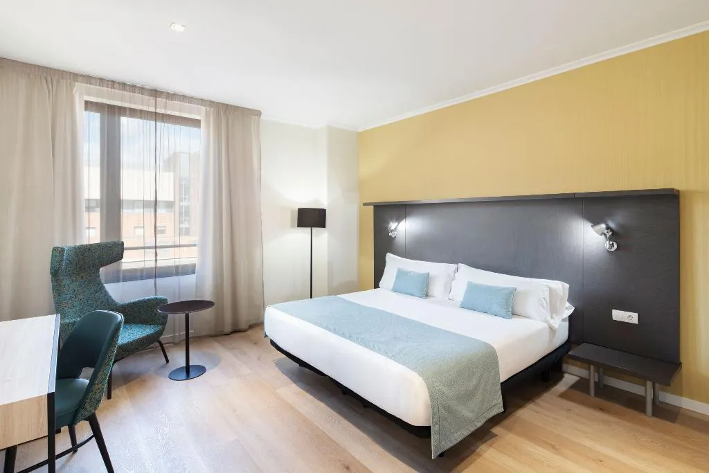 JUNIOR SUITE CAPACITY 4 Room, Hotel Alimara Barcelona, Barcelona