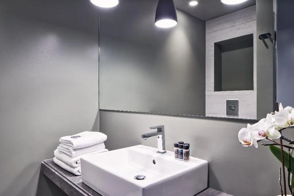 QUADRUPLE STANDARD Room, Achilleas Hotel, Athens