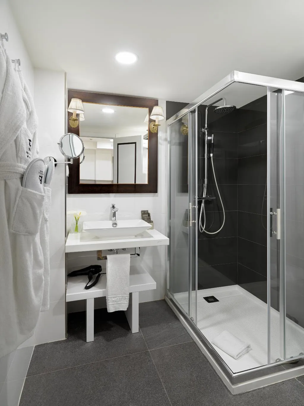 TRIPLE STANDARD Room, H10 Corregidor Boutique Hotel, Seville