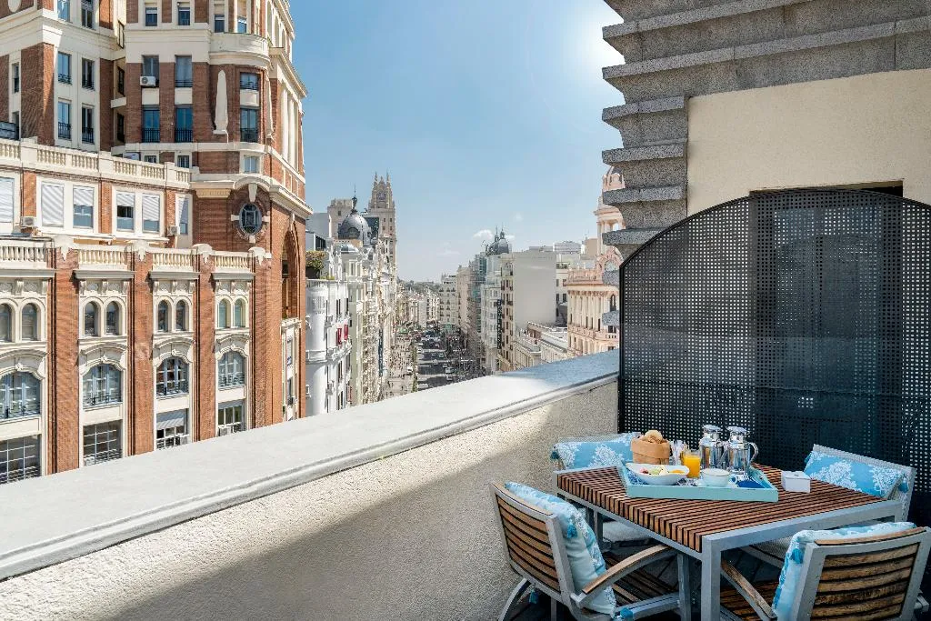 DOUBLE WITH TERRACE Room, Vincci Capitol, Madrid