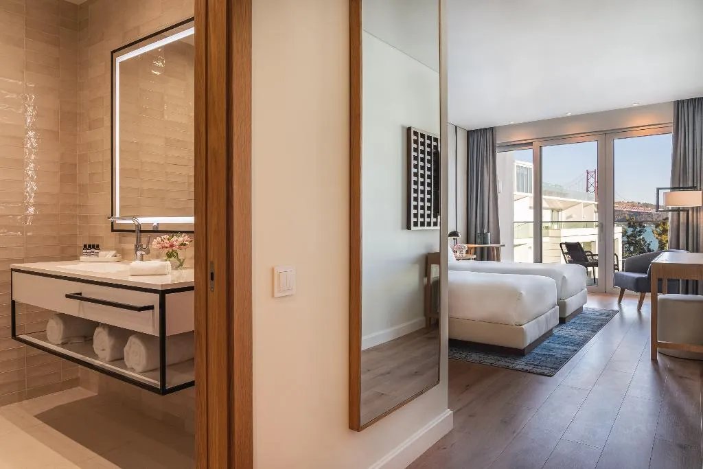 TWIN STANDARD Room, Hyatt Regency Lisbon, Lisbon