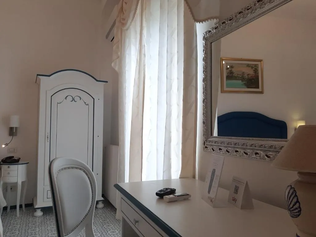 TRIPLE SEA VIEW Room, La Perla, Naples
