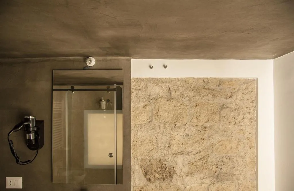 Room, Belledonne Suite & Gallery, Naples