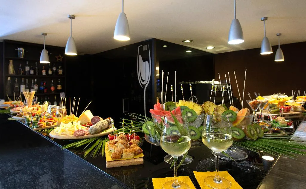 Bar, D120, Milan