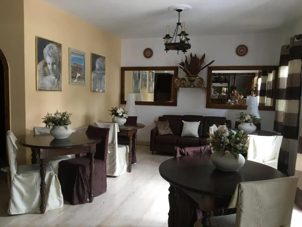 Lobby, Pettite Morfo, Skiathos
