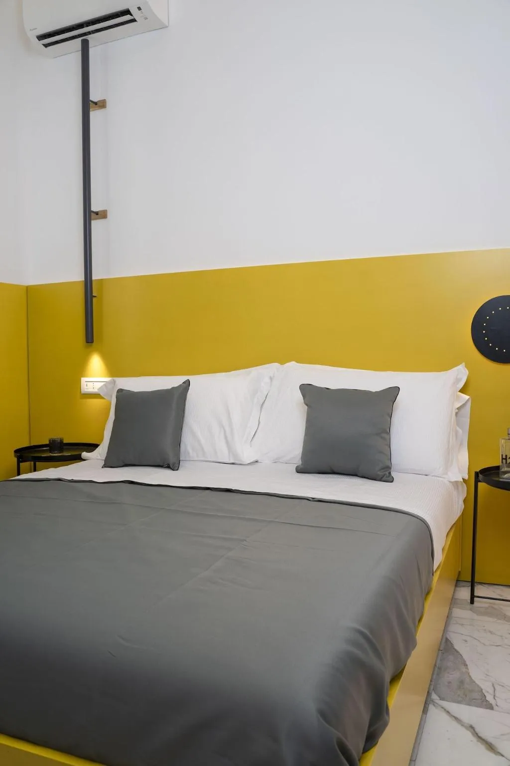 Room, Rettifilo 311, Naples