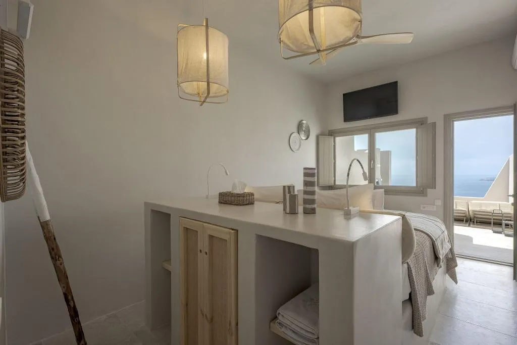 DOUBLE WITH JACUZZI Room, Grand View Hotel, Santorini