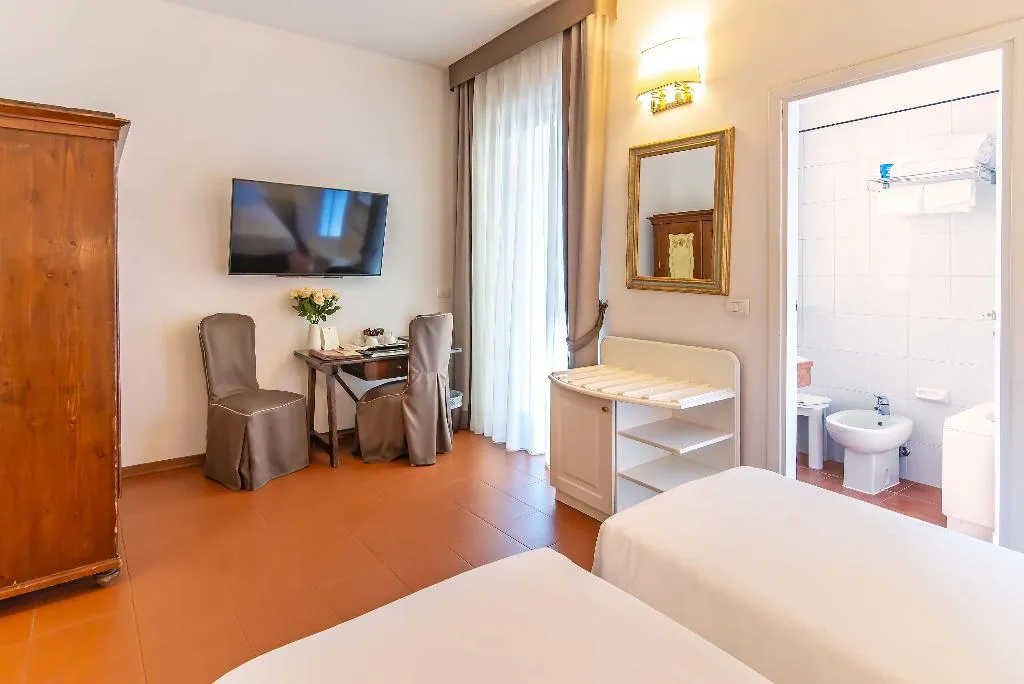 Double or Twin SUPERIOR Room, Machiavelli Palace, Florence