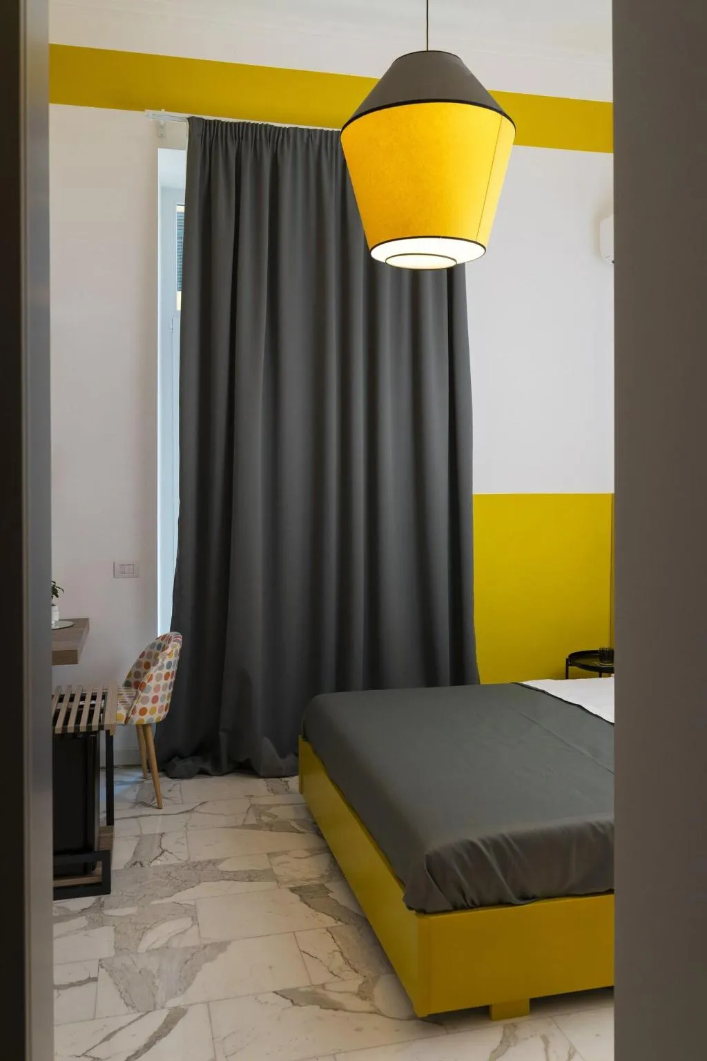 Room, Rettifilo 311, Naples