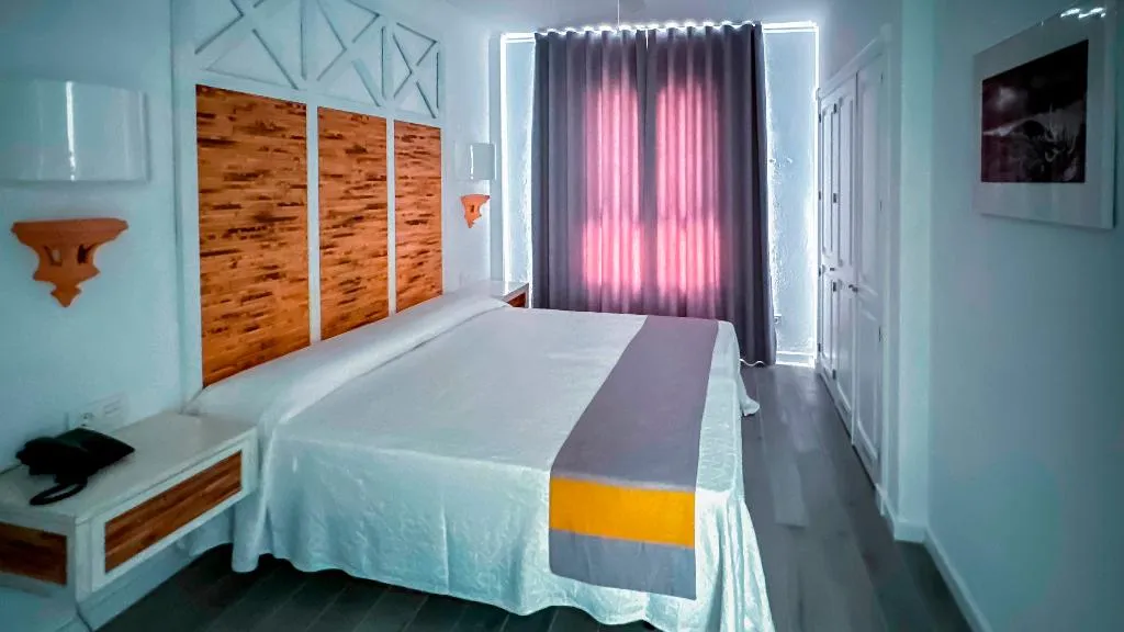 Room, Parque del Sol, Tenerife