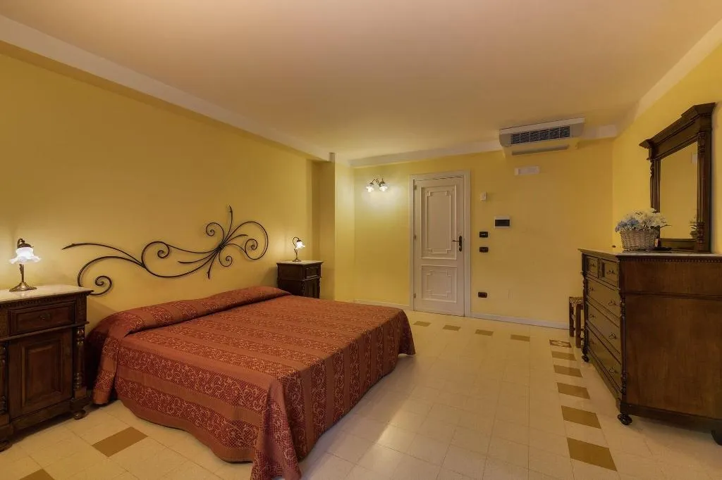 Room, Casa Manzella, Palermo