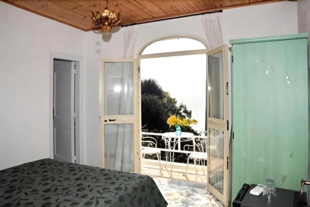 Room, La Maliosa D' Arienzo, Naples
