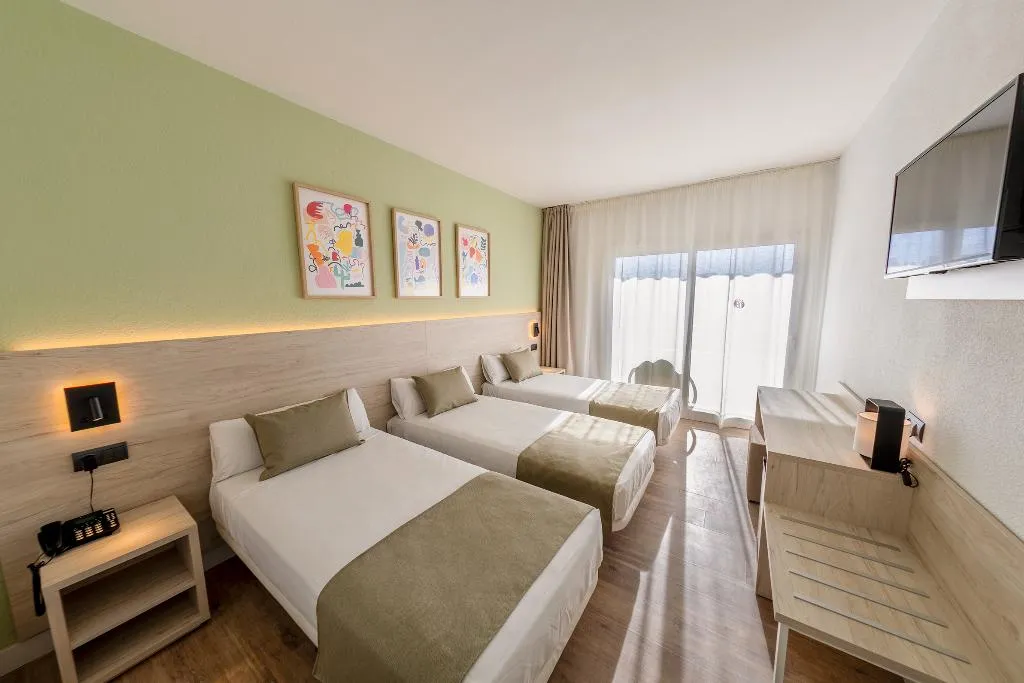 TRIPLE POOL VIEW Room, Jaime I, Costa Dorada