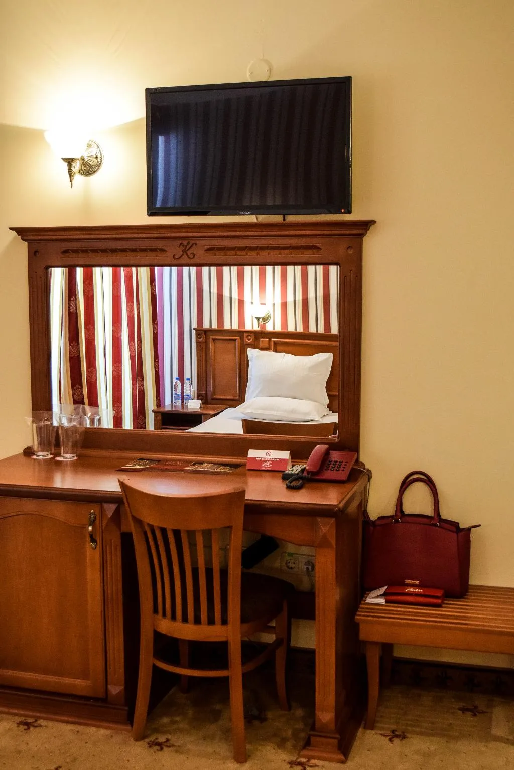 Room, Karolina, Bourgas