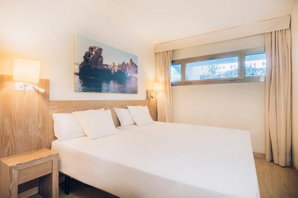 FAMILY ROOM POOL VIEW Room, Iberostar Waves Pinos Park, Majorca