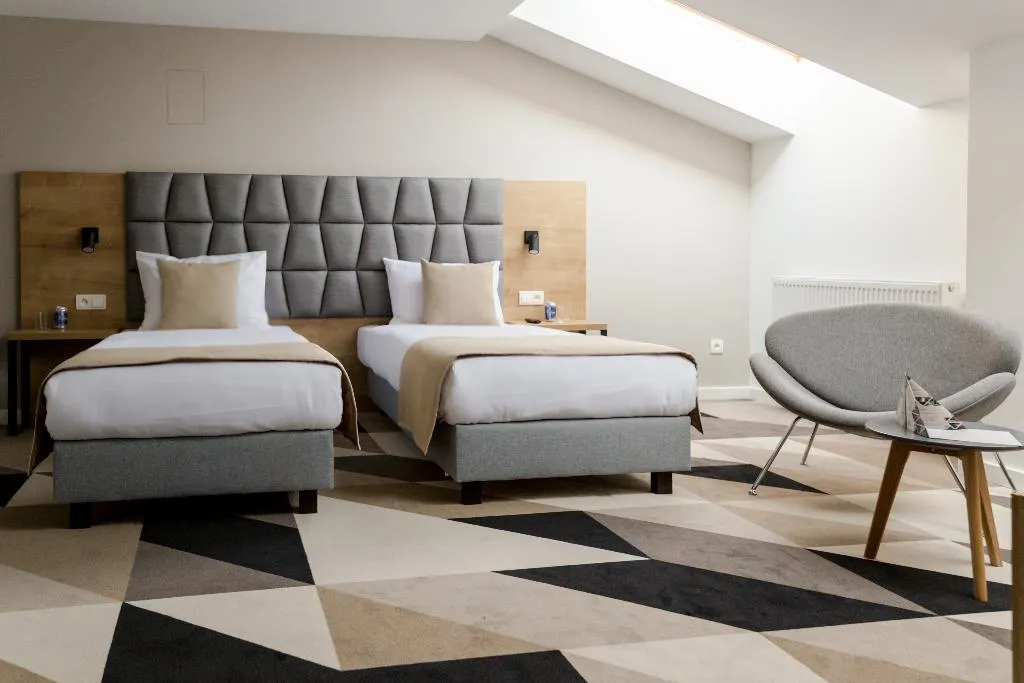 Double or Twin STANDARD Room, Lwowska1, Krakow