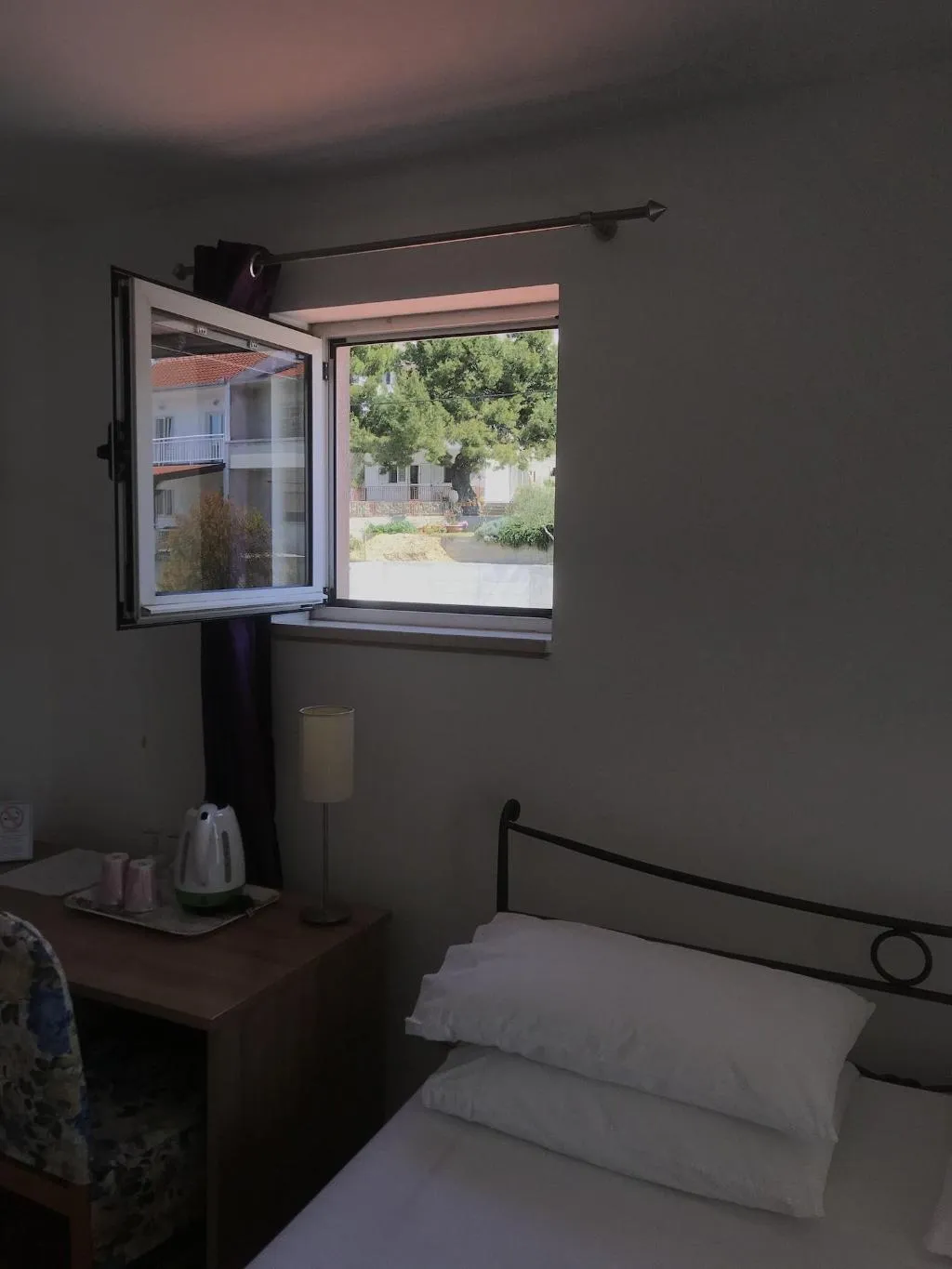 Room, Pink Inn, Split