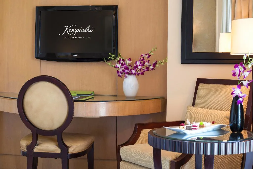 SINGLE DELUXE RIVER VIEW Room, Kempinski Nile Hotel Garden City Cairo, Cairo