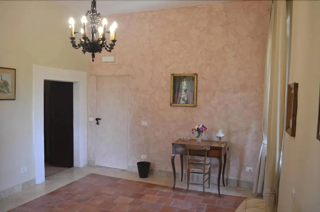 Room, Casale Colleoni, Rome