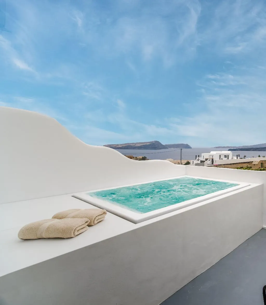 SUITE WITH VIEWS Room, Serenita Luxury Suites, Santorini
