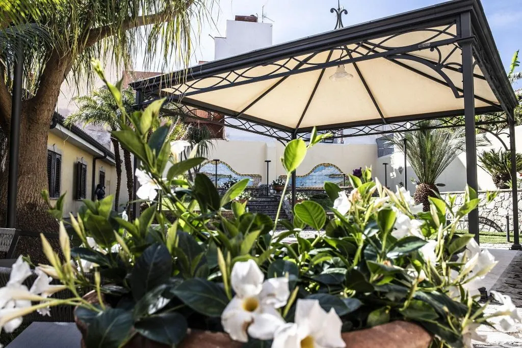 Terrace, Garibaldi, Catania