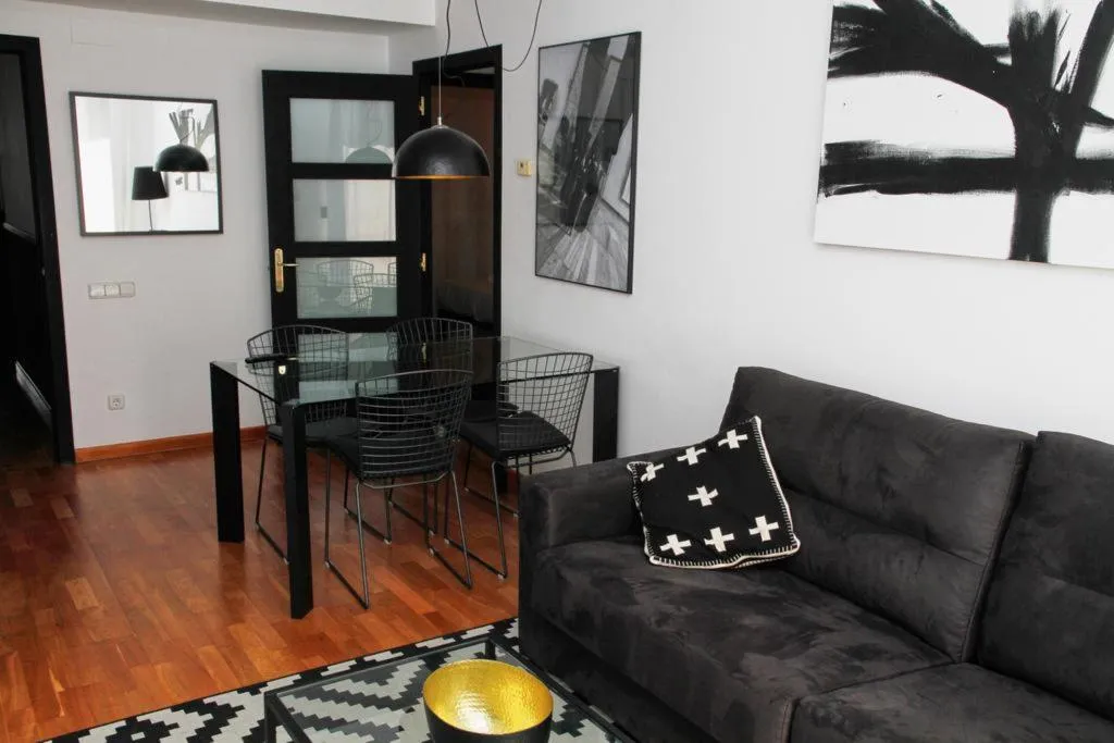 APARTMENT CAPACITY 3 TWO BEDROOMS Room, L'Aragó by The Streets, Barcelona
