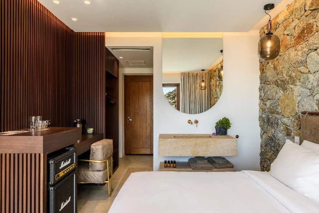 SUITE DELUXE SEA VIEW Room, Charisma Hotel And Wellness Suites, Mykonos
