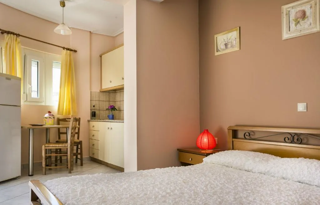 STUDIO CAPACITY 2 Room, Evi's Garden, Kefallinia